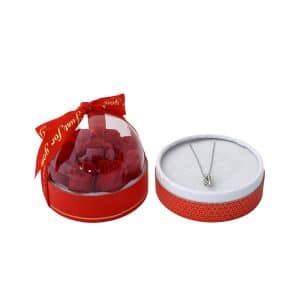 باکس گل با گردنبند مروارید عشق