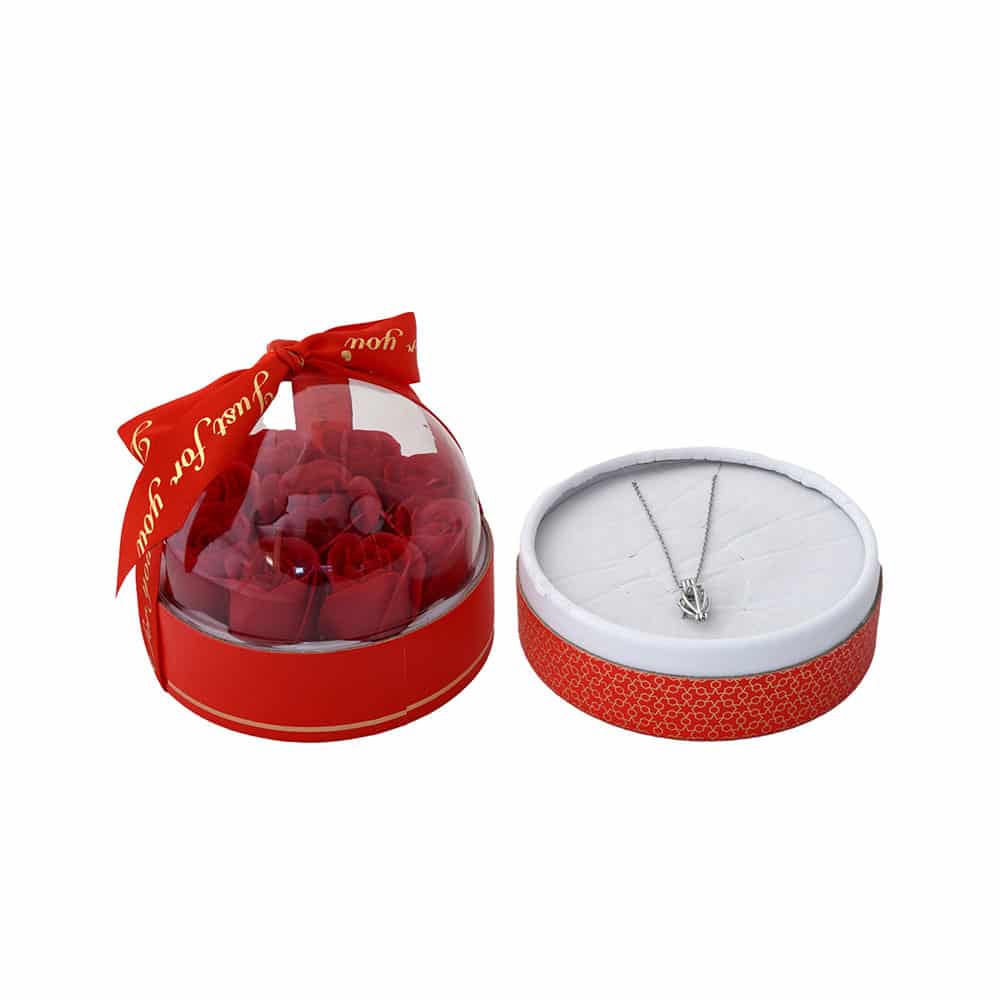 باکس گل با گردنبند مروارید عشق 1 باکس گل با گردنبند مروارید عشق