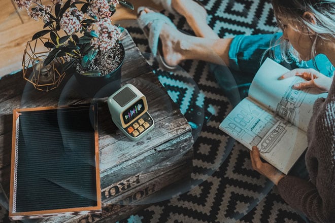 اسپیکر بلوتوثی هوشمند با نمایشگر پیکسلی 10 اسپیکر بلوتوثی هوشمند با نمایشگر پیکسلی