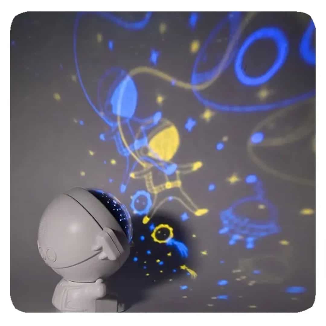 چراغ خواب اسپیکردار طرح فضانورد نشسته 4 چراغ خواب اسپیکردار طرح فضانورد نشسته