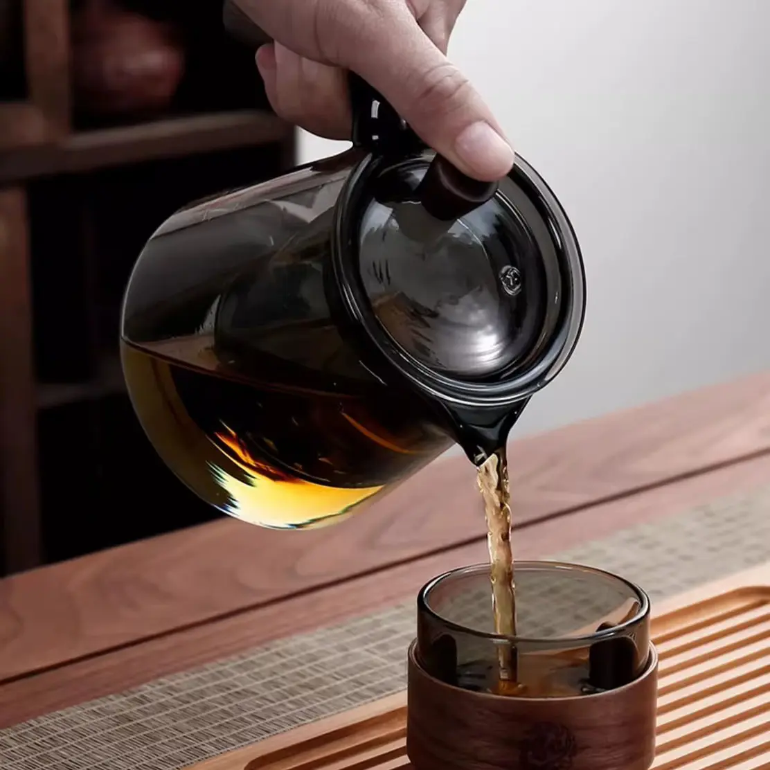 قوری و دمنوش ساز شیشهای مدل PSC-TP070 10 -شیشهای-بنراسل-مدل-دسته-چوب4