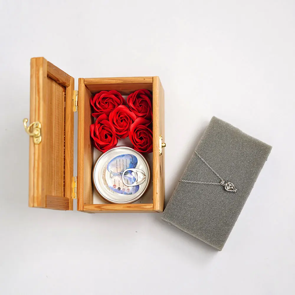 باکس چوبی گردنبند مروارید عشق